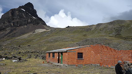 Refugio Condoriri at the base of Aguja Negra